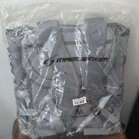 Urban Explorer Gray Backpack - Picture 3 of 3